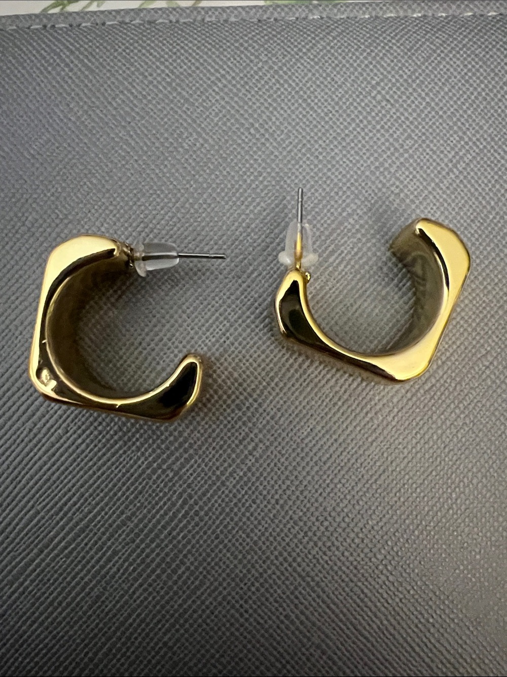 Gold Square-Curve Hoop Earrings - Women Jewelry